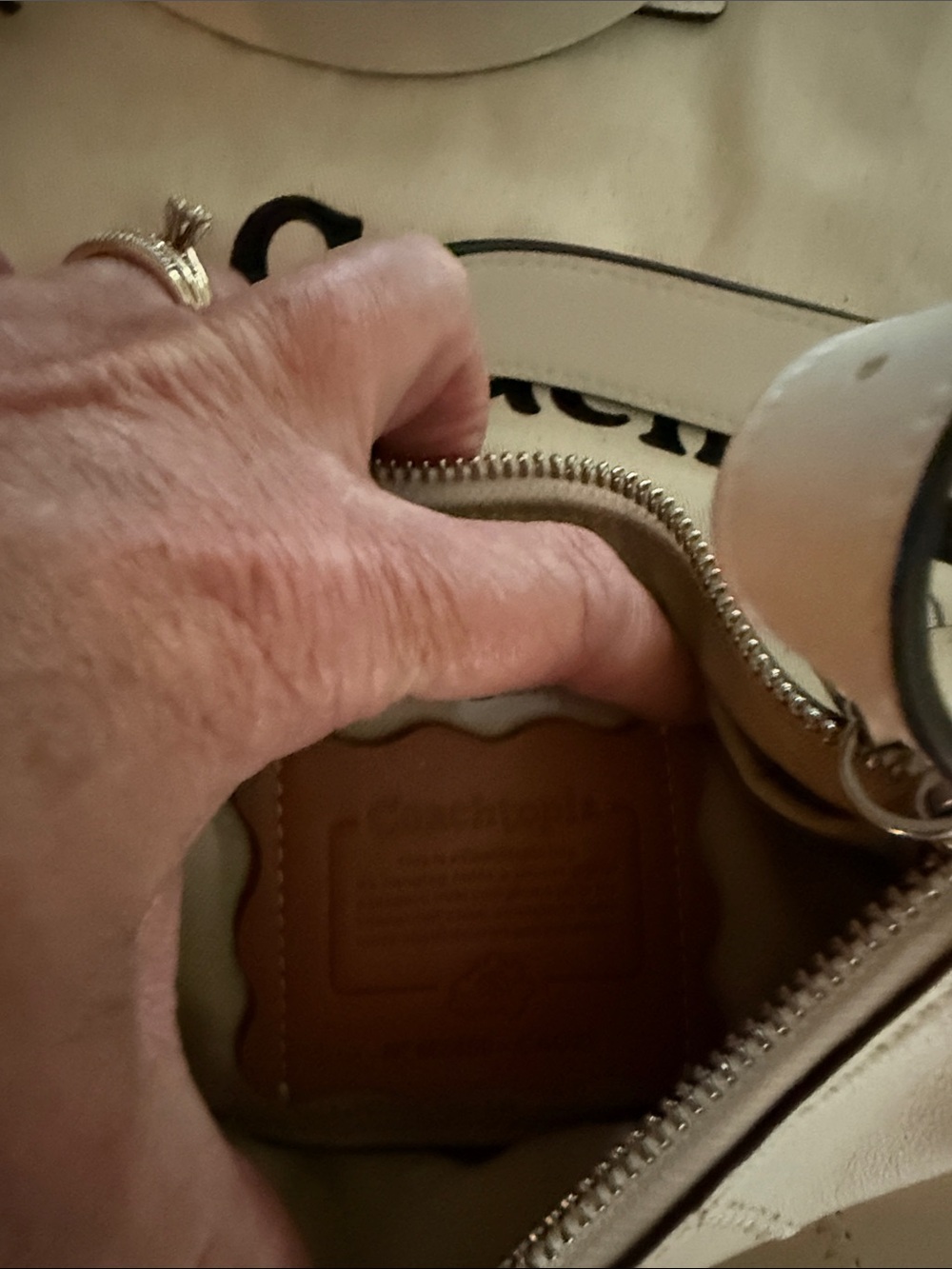Coachtopia Cream Leather Shoulder Bag with Multicolor Accent - Picture 4 of 9
